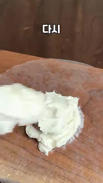 쌀종이에 과일과 요거트 감싸기