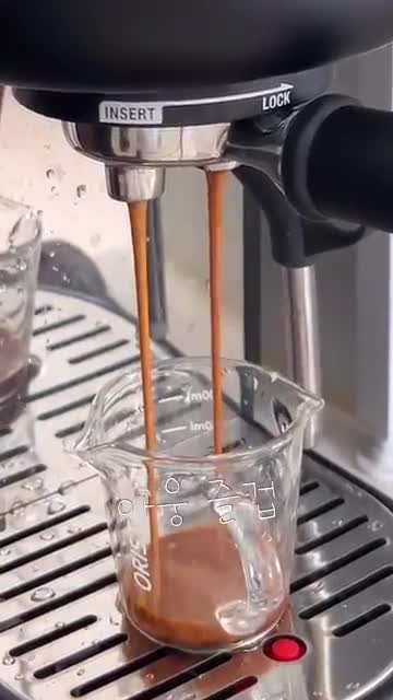 활용 아이디어와 음료 페어링(베이킹·샐러드·브런치·아몬드브리즈 라떼)