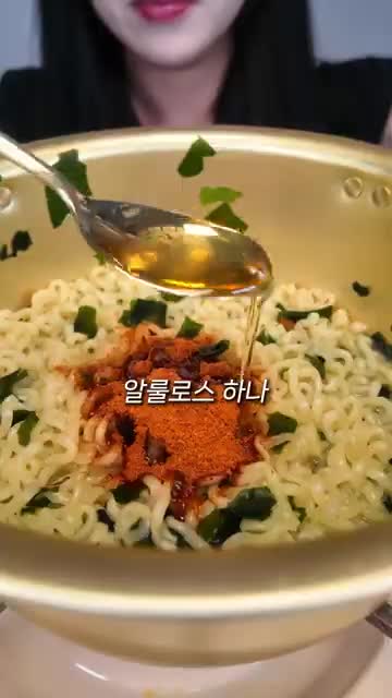 알룰로스·굴소스·라면스프 넣고 볶기