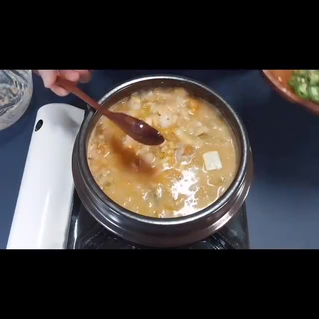 마무리와 서빙 제안 — 두부·대파·청양고추 넣고 밥과 함께